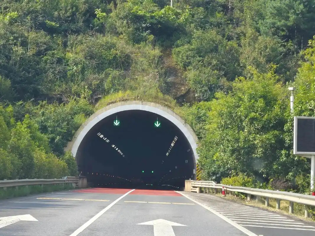 如何构建集对讲、广播、监控于一体的智慧隧道通信系统？