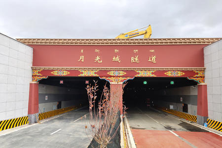 香格里拉月光城隧道选用上海微升无线通信系统